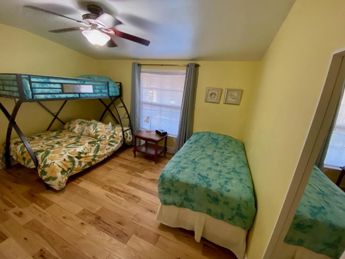 Holiday home Newer Ranch With Pool And Hot Tub Near The Strip And Freemont Street. Las Vegas